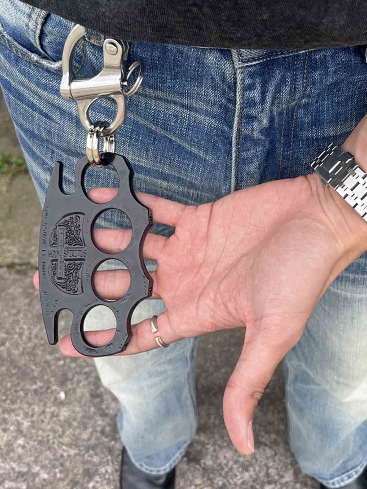 Retro Black Metal Knuckle Keychain