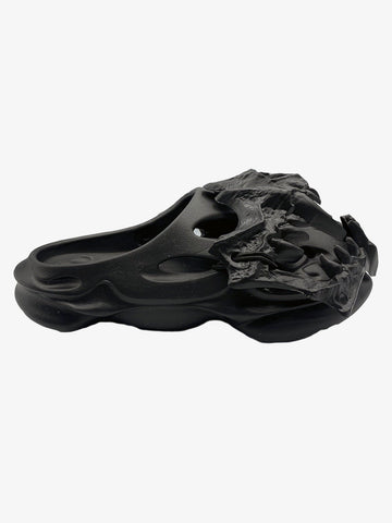 Skull Graphic Non-Slip Clogs
